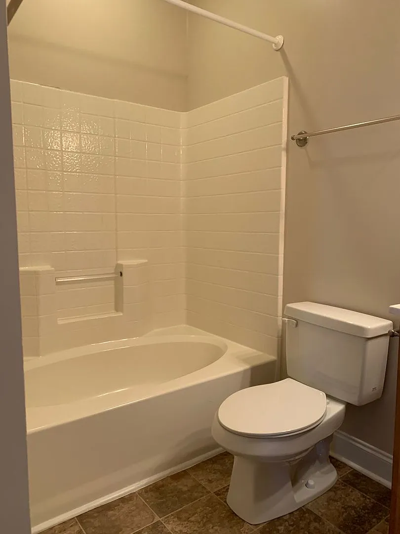 2 Bedroom 2 Bath Townhouse — Photo 4