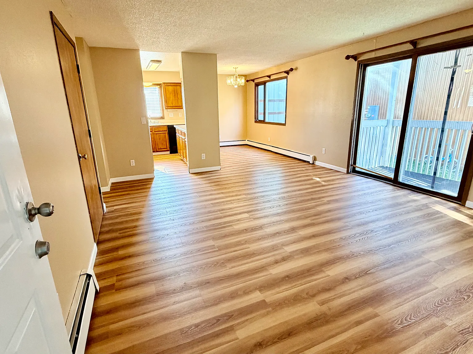 2 bed, 895 sqft, $1,700 — Photo 3