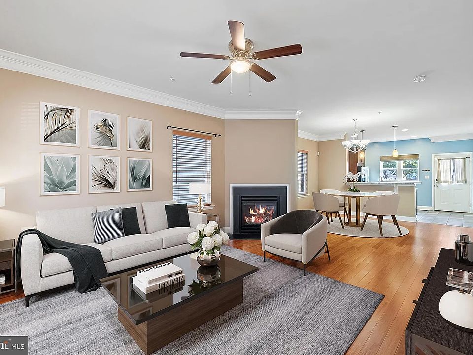 Living room/DR when furnished
