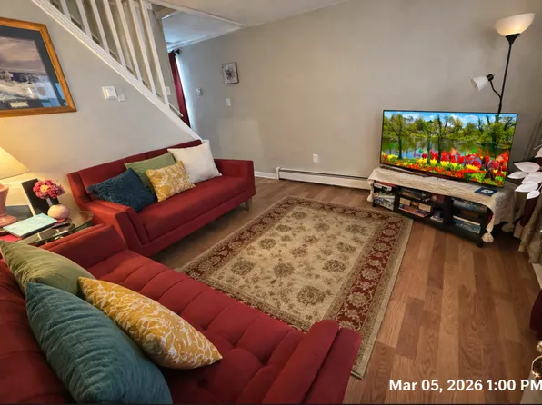 17 1/2 Sand St, Pittston, PA 18640