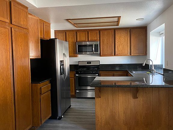 4th image of 13398 Entreken Ave