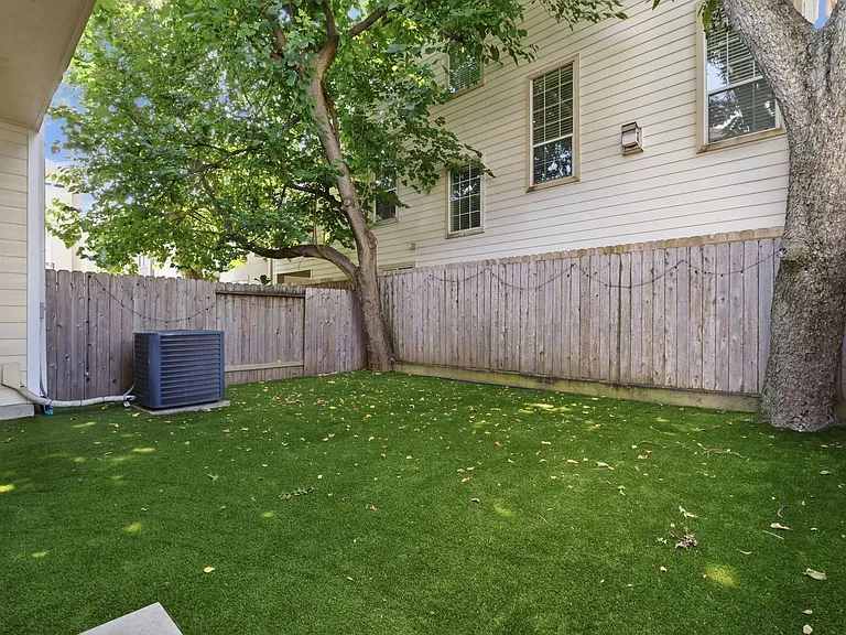 6011 Truro St #B — Photo 23
