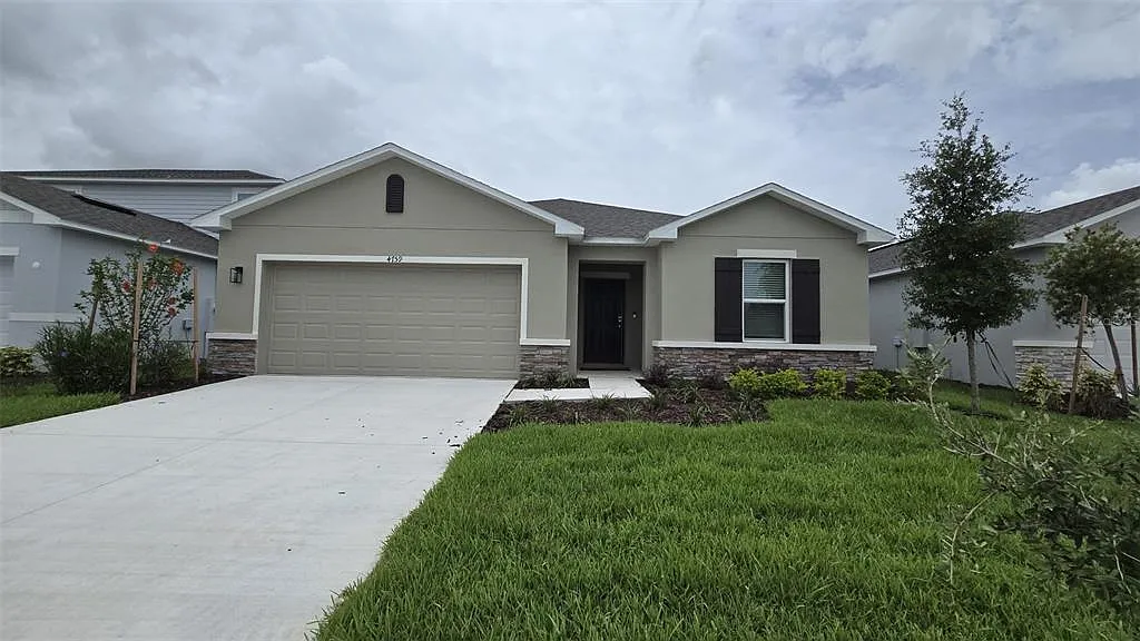 4 bed, 2.0 bath, 1848 sqft, $2,550 — Photo 1