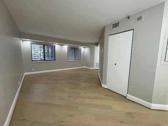 3rd image of 900 N Stafford St APT 1710