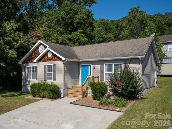 151 W Newberry Dr, Fletcher, NC 28732
