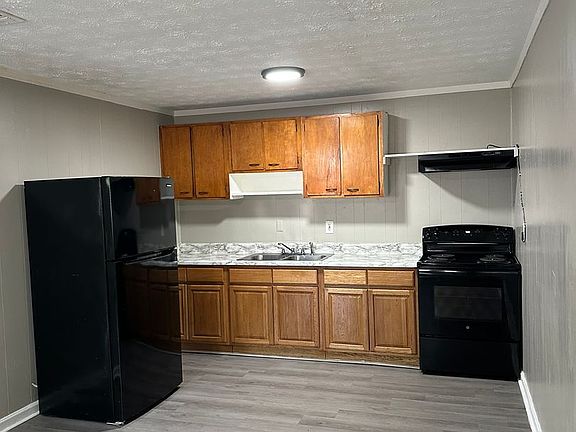 4th image of 4952 Central Dr APT D