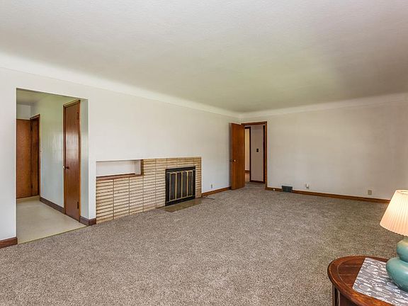 4th image of 903 Hall Ave