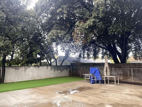 4th image of 2231 Moorpark Ave