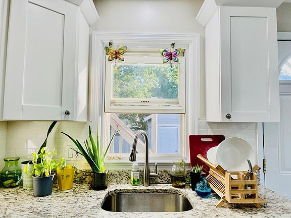 4th image of 1096 Woodland Ave Floor 1