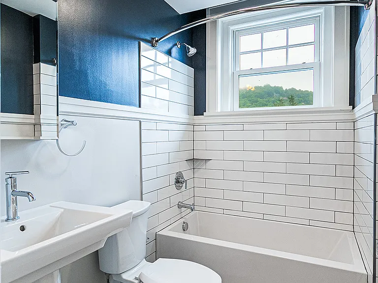 215 E Chestnut St #402 — Photo 4