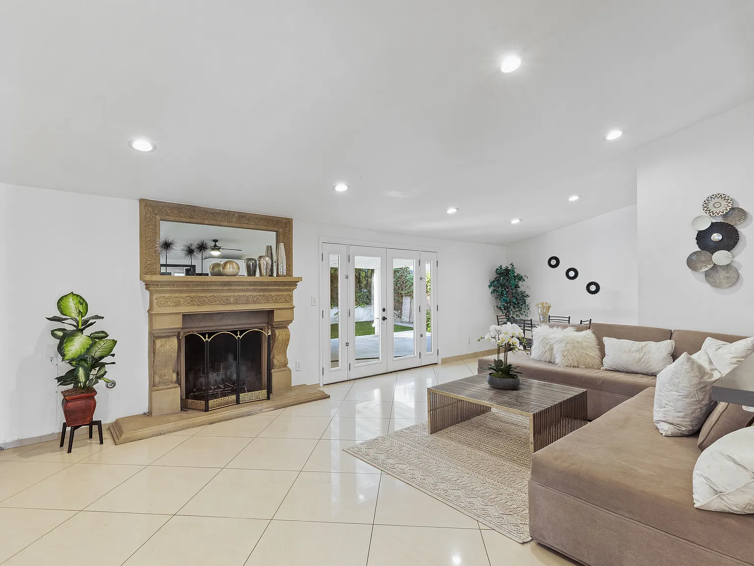 5 bed, 2000 sqft, $6,500 — Photo 3