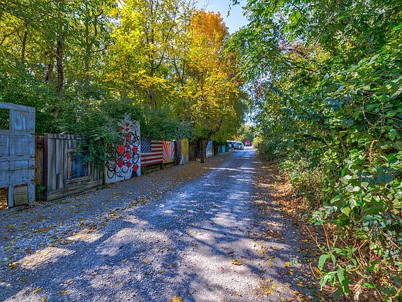 5th image of 250 Donelson Pike