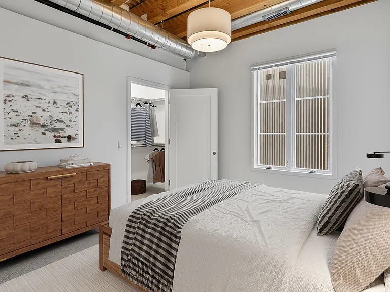 1401 N Western Ave — Photo 25