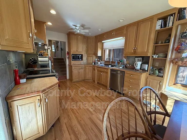 328 Stuart St — Photo 2