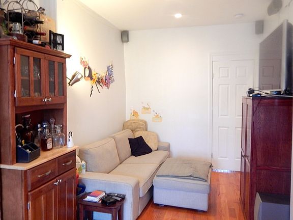 4th image of 376 12th St #2