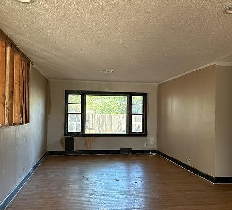 5th image of 323 Hayden Blvd