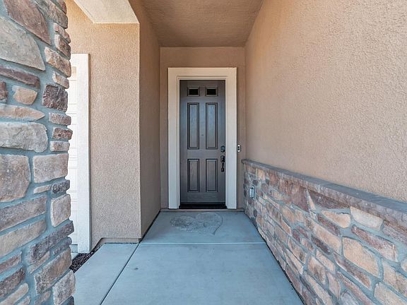 4th image of 3270 Garden Terrace Dr
