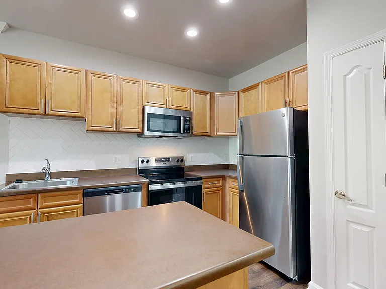 Signal Hill Apartment Homes — Photo 39