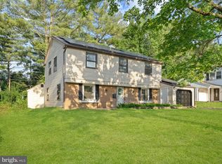 60 Pinafore Ln, Willingboro, NJ 08046