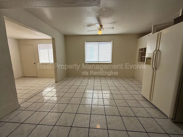 13829 N 48th Ave — Photo 7