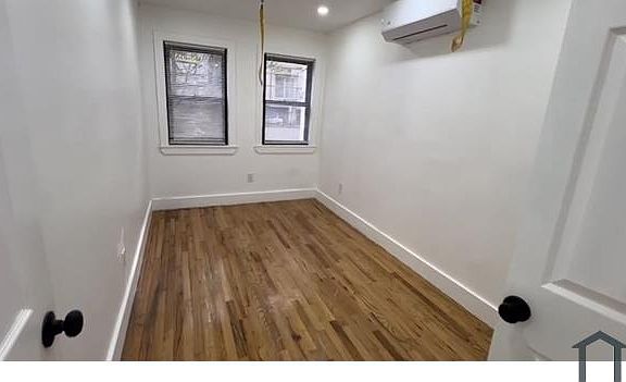 5th image of 1228 Morris Ave #1