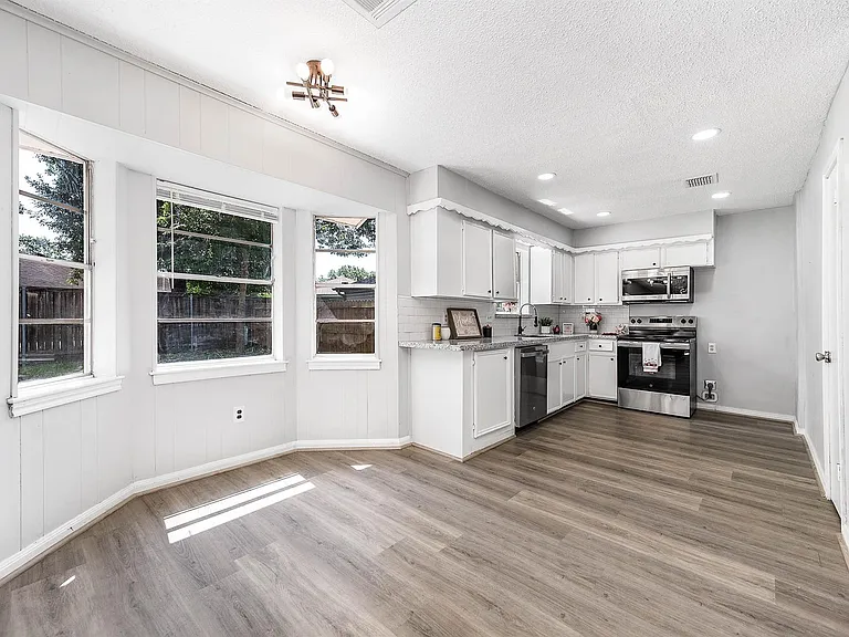 9014 Landwood Dr — Photo 3