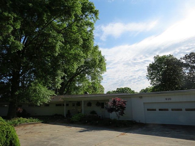 2nd image of 610 Highland Dr