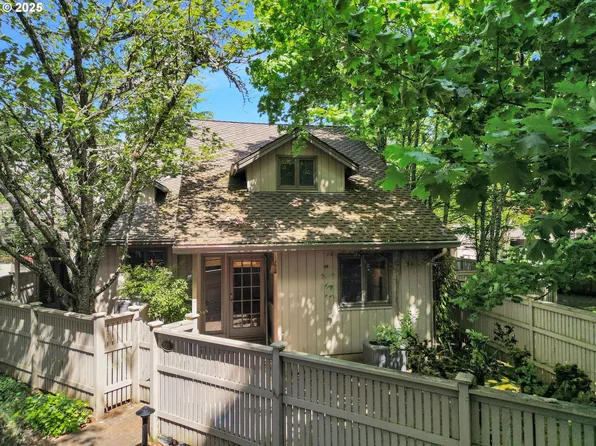 1301 Hammock St, Eugene, OR 97401