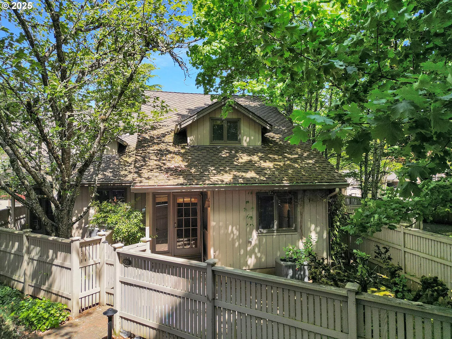 1301 Hammock St photo 1