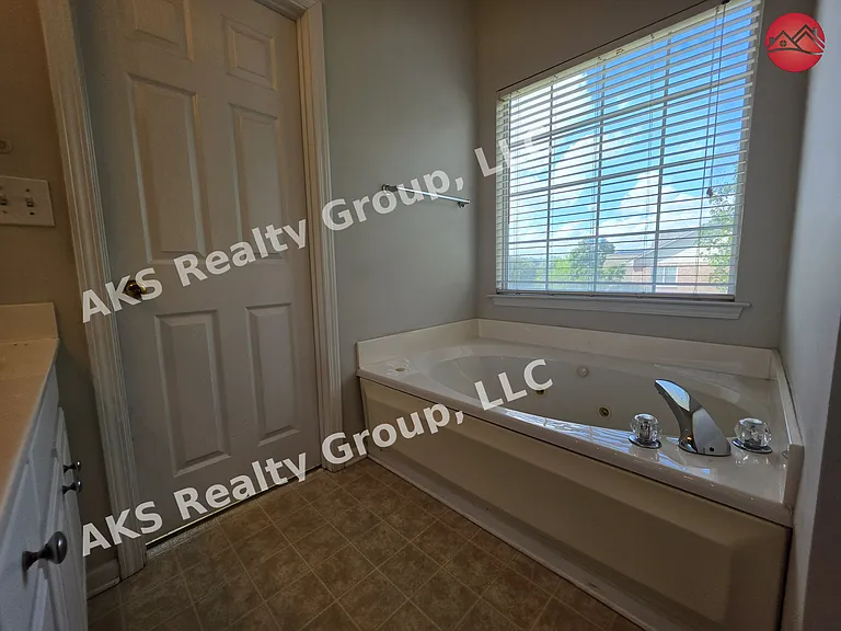 1108 Colony Trl — Photo 11