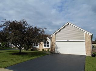 4055 Peartree Dr, Lake In The Hills, IL 60156