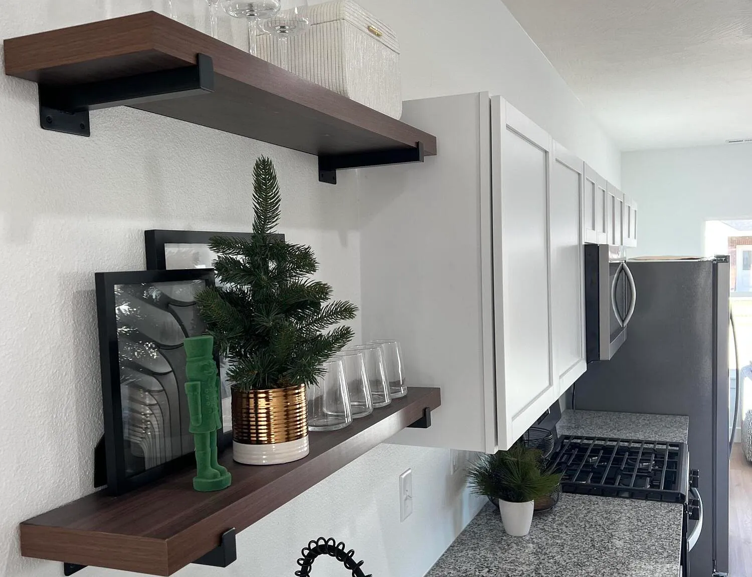 2 bed, 2.0 bath, 1400 sqft, $2,300 — Photo 3