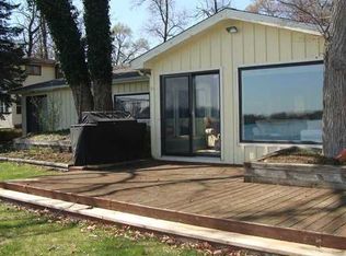 916 Ridge Ct, Chelsea, MI 48118