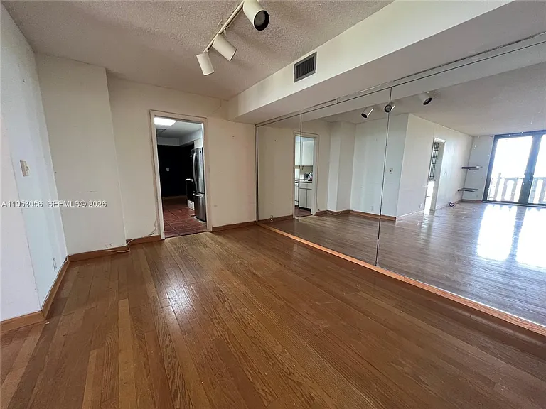 1111 Crandon Blvd — Photo 3