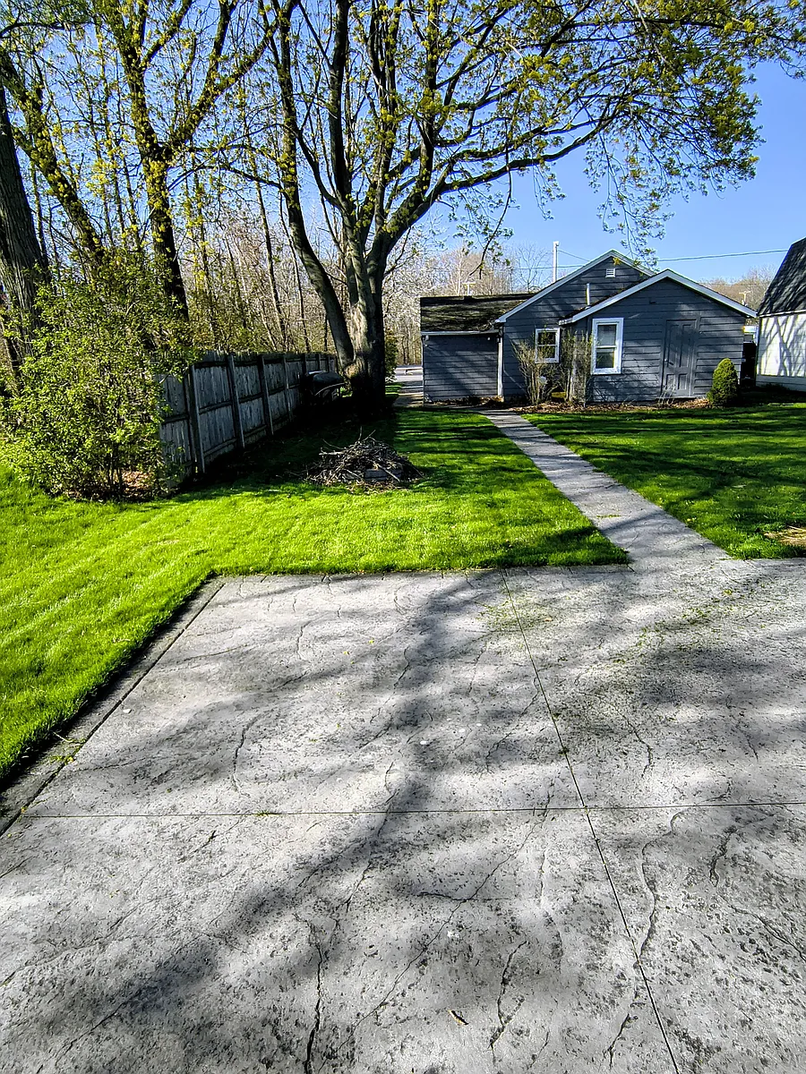 Building Photo - 997 Edgemere Dr