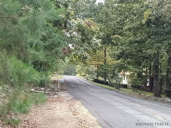 Exterior Neighborhood (street photo)