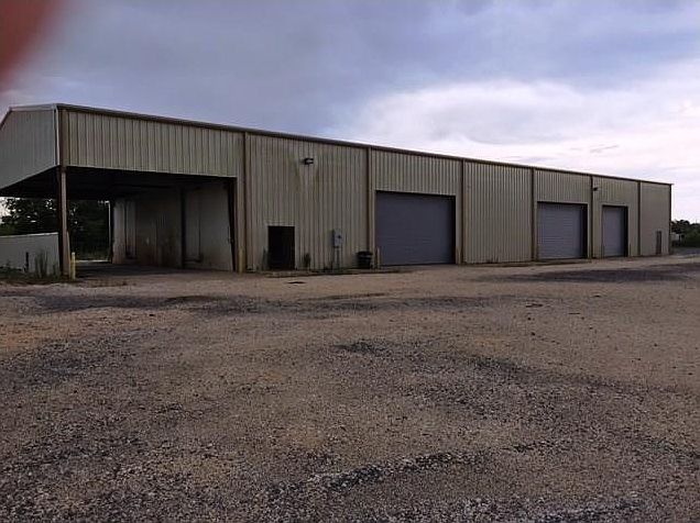 1st image of 6208 Leslie Ln