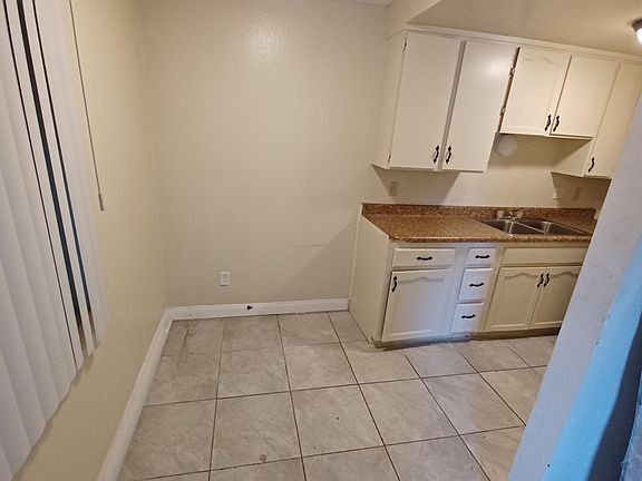 4th image of 1031 W Latham Ave APT D