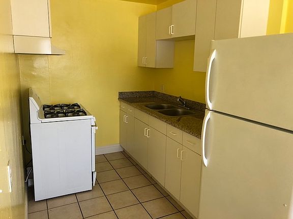 4th image of 787 22nd St APT 207