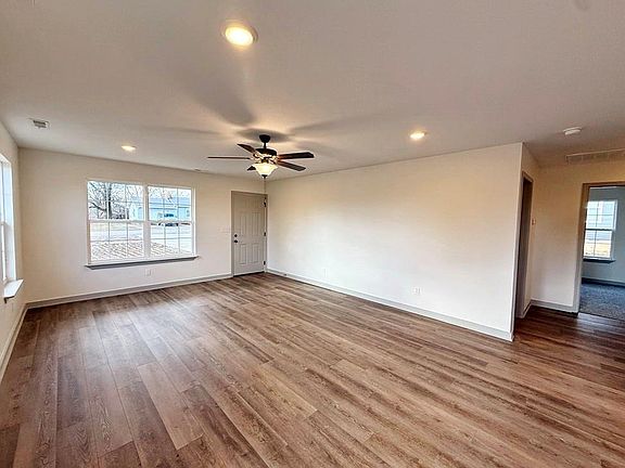 5th image of 1803 S Elm St