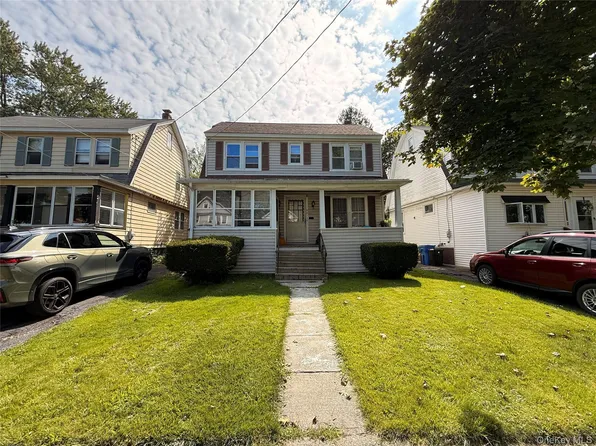 30 Bogart Ter, Colonie, NY 12202