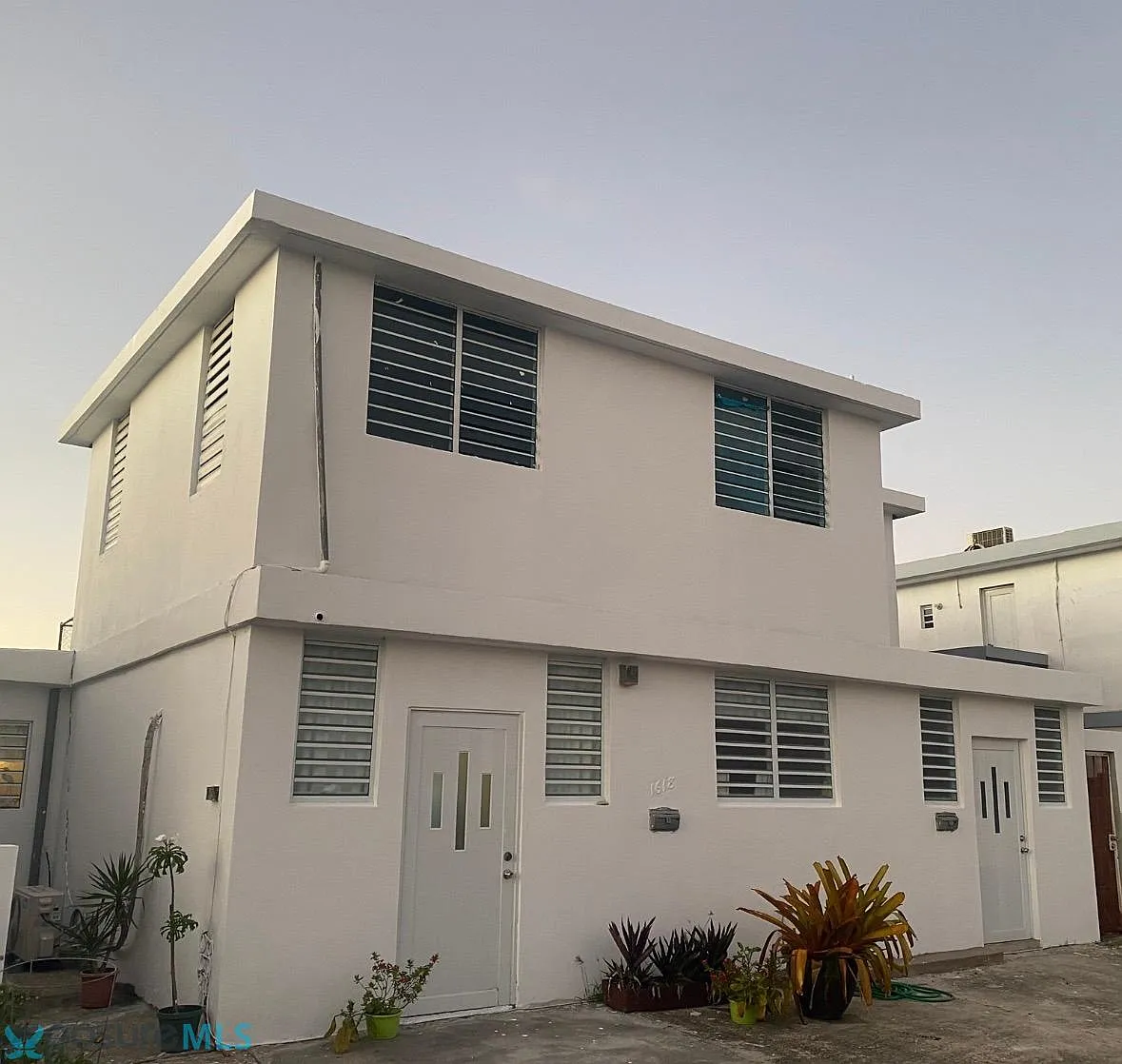2 bed, 1.0 bath, 450 sqft, $1,200 — Photo 1
