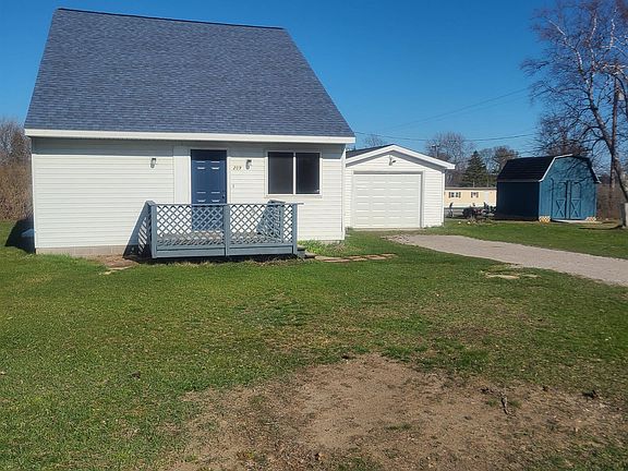 4th image of 209 2nd St N