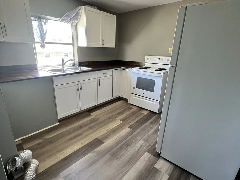 722 Snow St — Photo 6