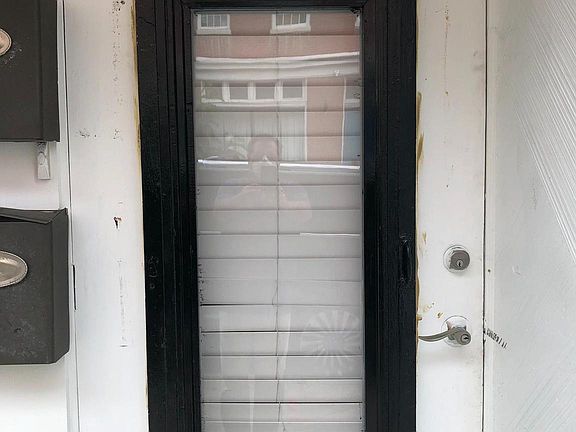 2nd image of 123 W Mulberry St #B