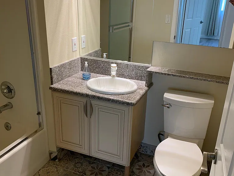 1726 Winona Blvd #201 — Photo 64