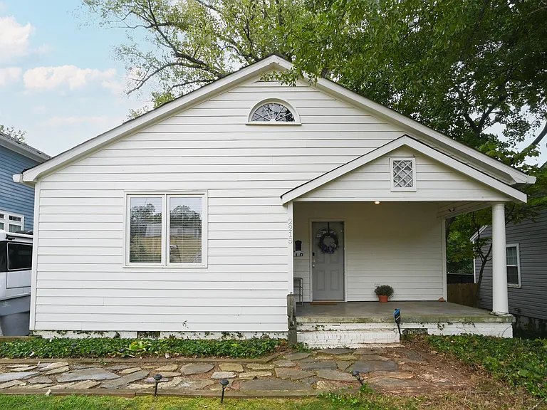 2215 Scott Ave — Photo 1