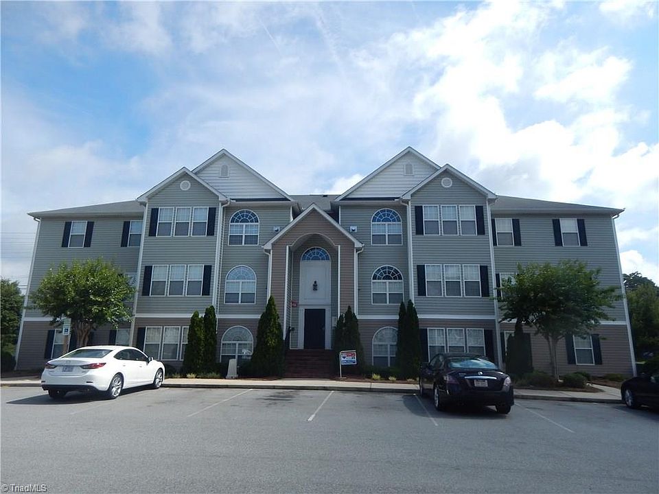 1st image of 4700 Pennoak Ln APT B