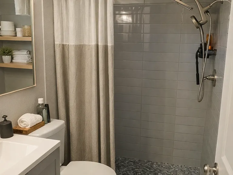 1160 Rue Des Chateaux #1B — Photo 11