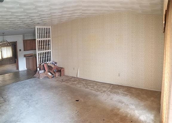 4th image of 916 W Grubb Dr